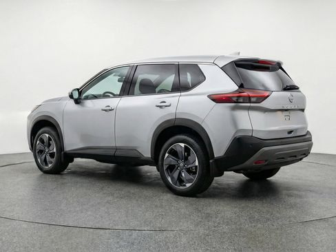 Used 2025 Nissan Rogue SV AWD/4WD image 6