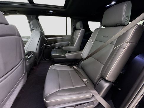 Used 2025 Cadillac Escalade ESV Premium Luxury AWD/4WD image 26