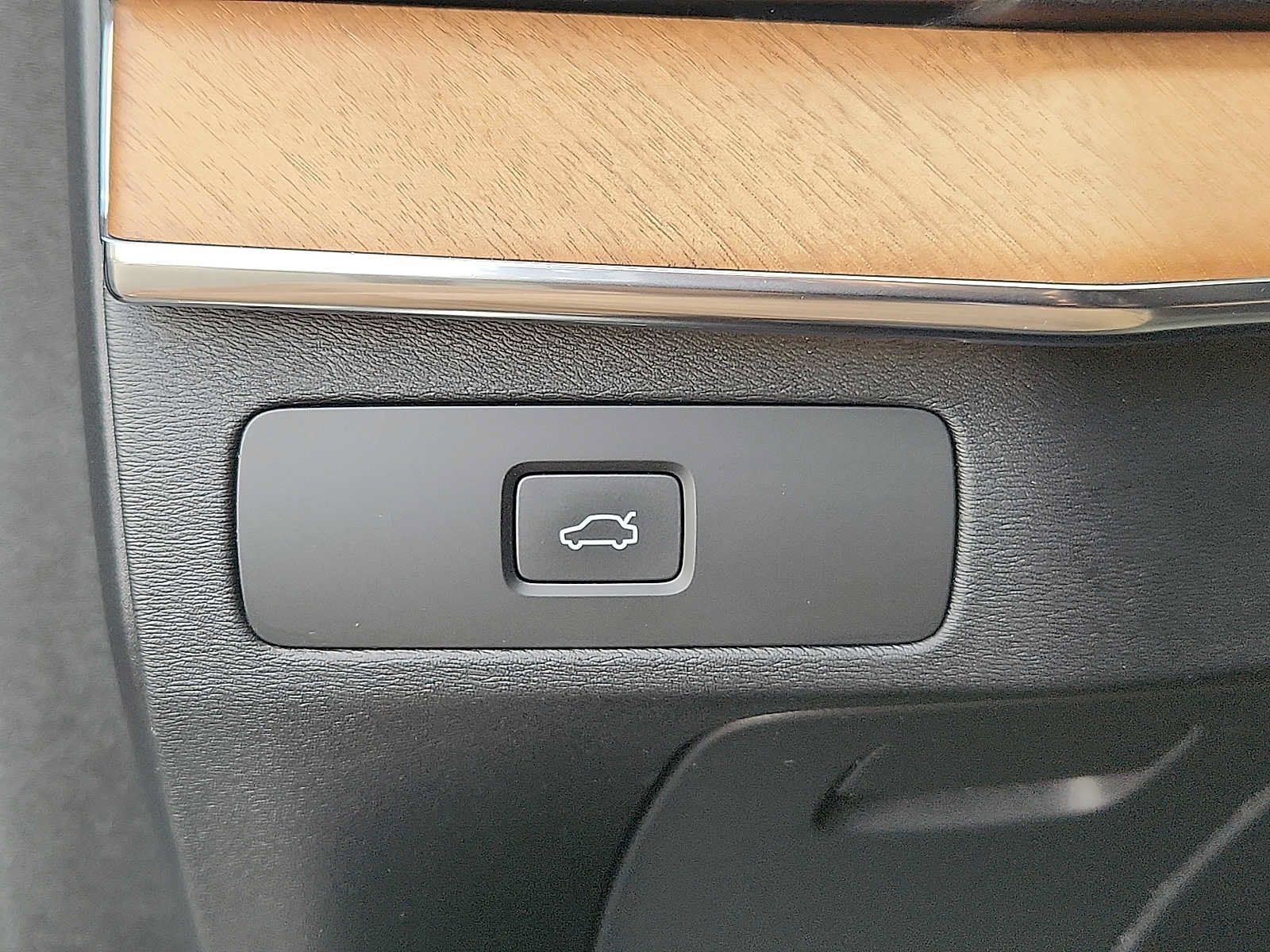 Certified 2023 Volvo XC90 B6 Plus AWD/4WD image 21