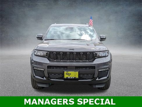 New 2025 Jeep Grand Cherokee L Limited w/ Black Appearance Package image 9