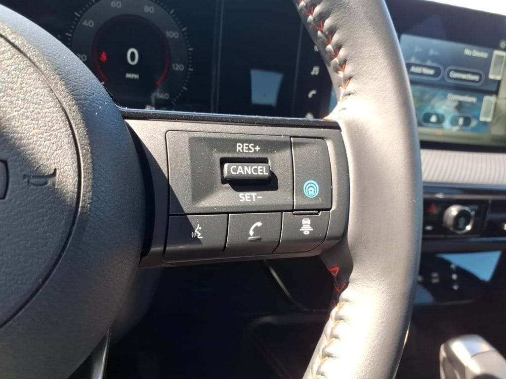 Used 2025 Nissan Kicks SR AWD/4WD image 27