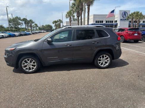 Used 2016 Jeep Cherokee Latitude w/ Comfort/Convenience Group FWD image 18