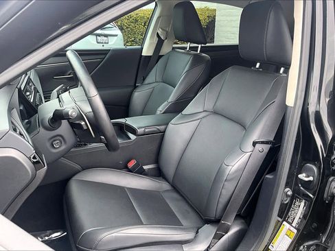 Used 2024 Lexus ES 300h w/ Premium Package image 8