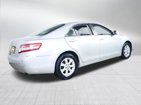 Used 2011 Toyota Camry LE image 7