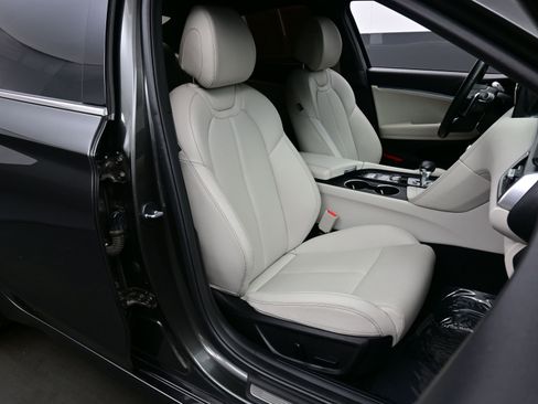 Certified 2024 Genesis G70 2.5T image 14