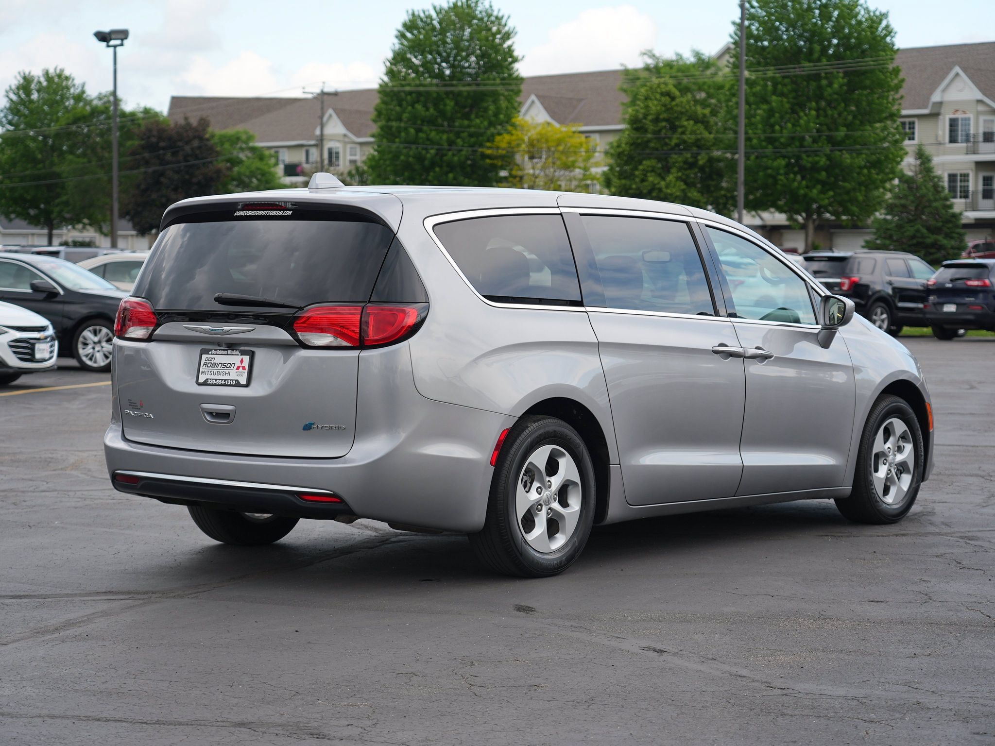 Used 2017 Chrysler Pacifica Touring Plus FWD image 3