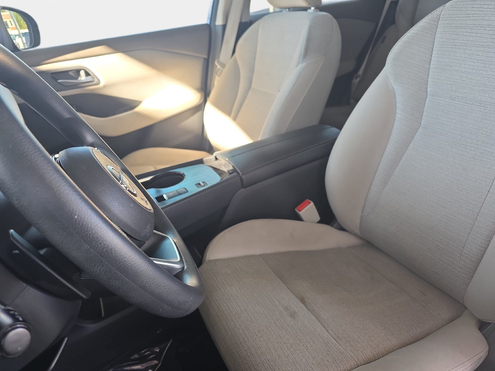 Used 2023 Nissan Rogue SV FWD image 14
