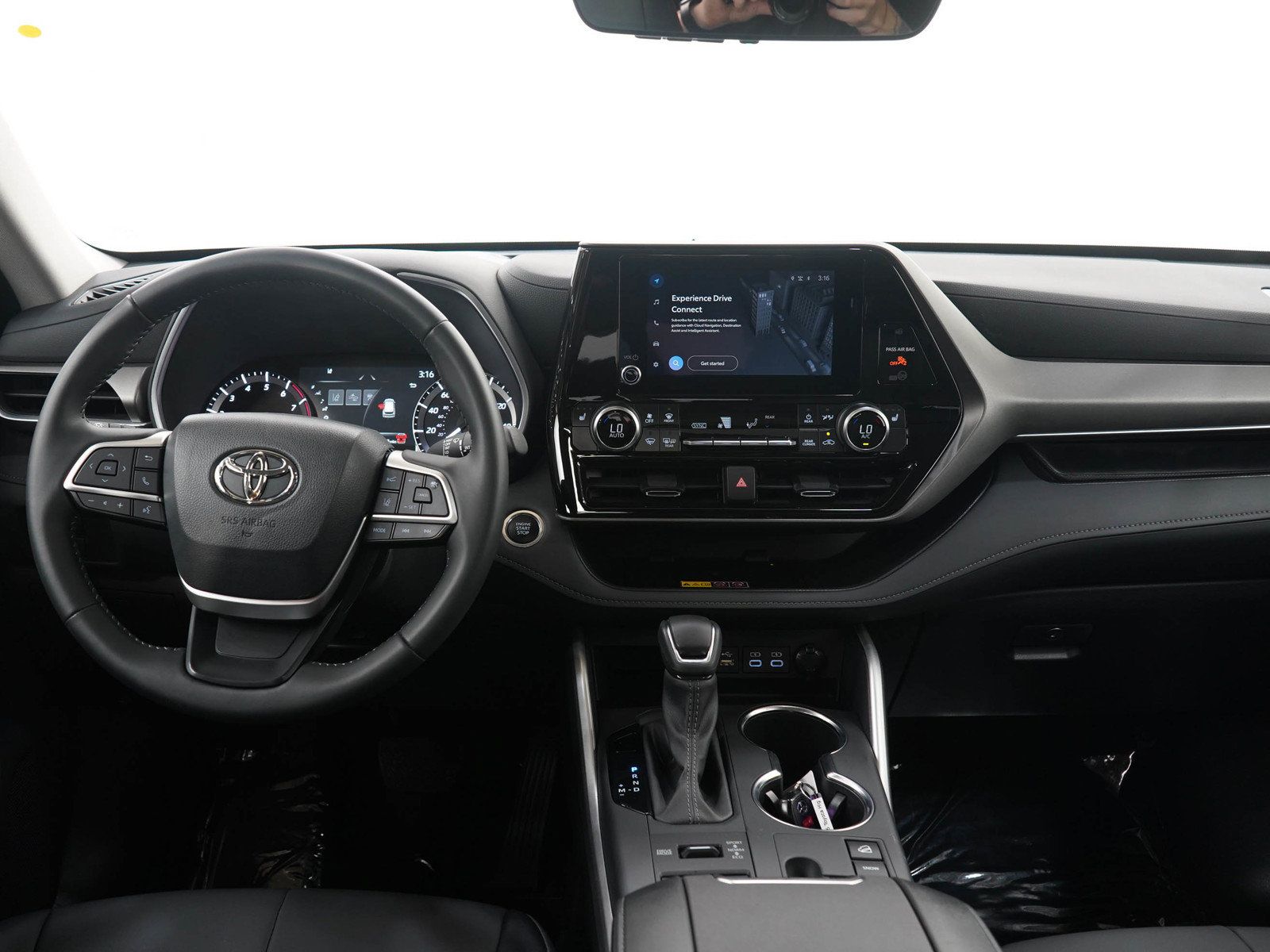 Used 2025 Toyota Highlander XLE AWD/4WD image 17
