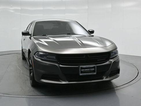 Used 2017 Dodge Charger SE w/ Blacktop Package RWD image 53