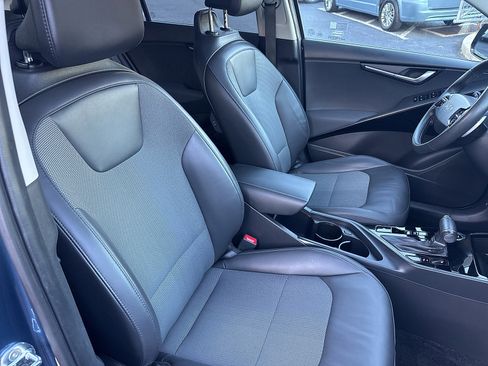 Used 2023 Kia Niro EX Touring FWD image 29
