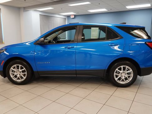 Used 2024 Chevrolet Equinox LS FWD image 2