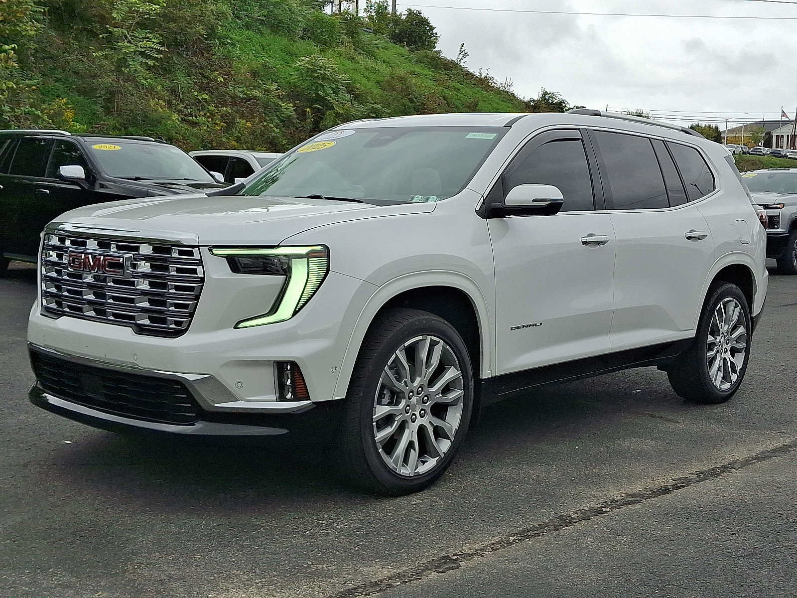 Used 2025 GMC Acadia Denali w/ Super Cruise Package AWD/4WD image 4