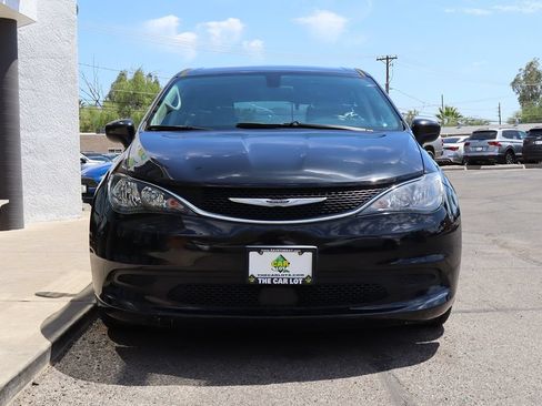 Used 2021 Chrysler Voyager LX w/ Cold Weather Group FWD image 16