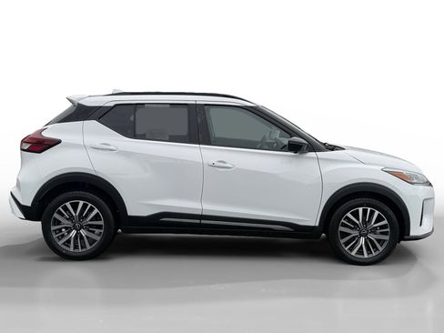Used 2024 Nissan Kicks SR image 6