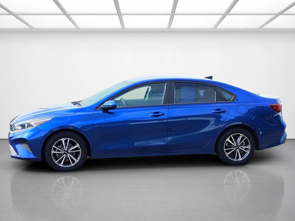 Used 2022 Kia Forte LXS FWD image 2