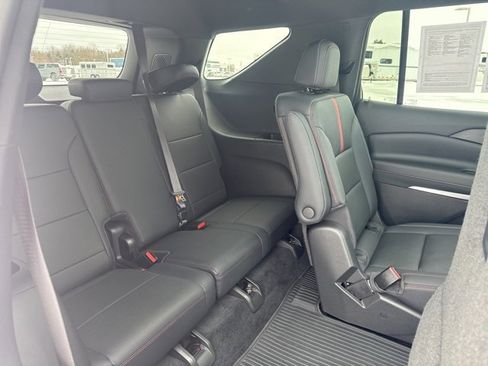 Used 2024 Chevrolet Traverse RS image 32