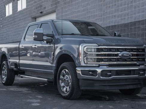 Used 2023 Ford F250 Lariat w/ Chrome Package image 2