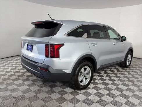 Used 2022 Kia Sorento LX AWD/4WD image 7