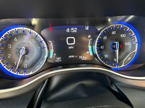 Used 2024 Chrysler Pacifica Touring-L FWD image 15
