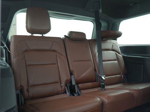 Used 2025 Lincoln Navigator Reserve AWD/4WD image 13