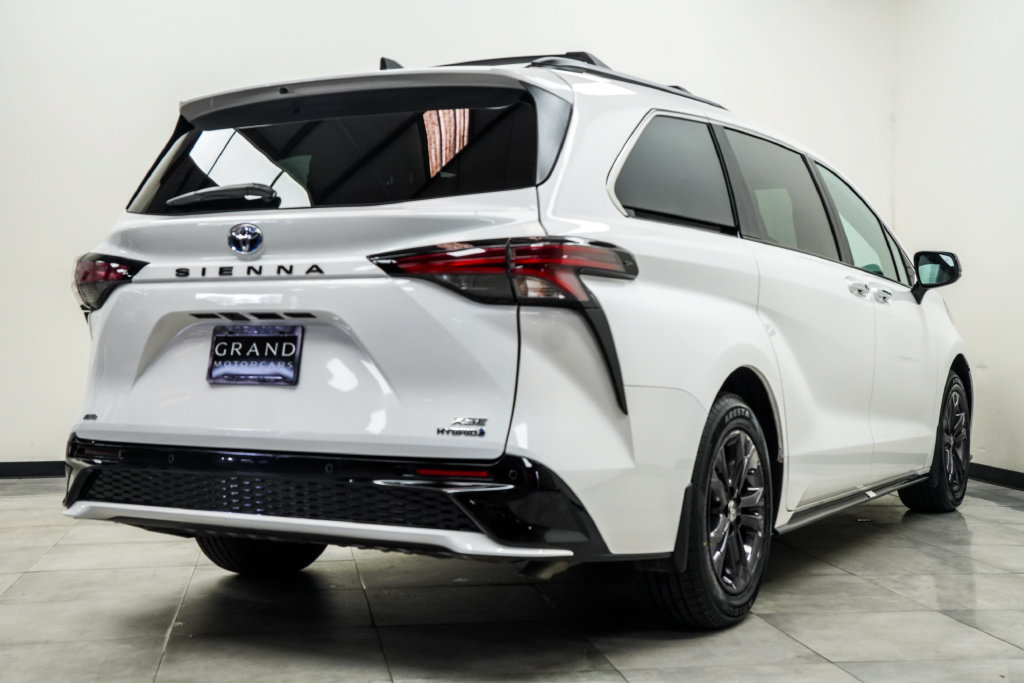 Used 2024 Toyota Sienna XSE w/ XSE Plus Package AWD/4WD image 12