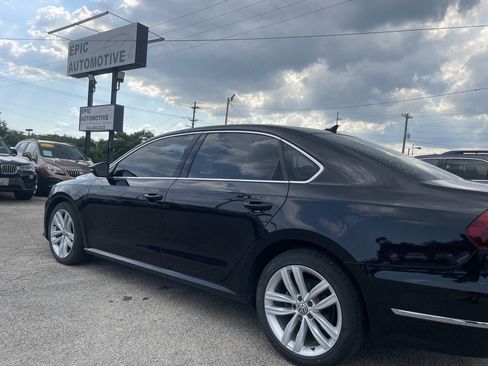 Used 2018 Volkswagen Passat 2.0T SE image 7