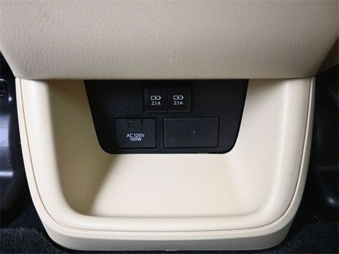 Used 2017 Toyota Highlander XLE image 32