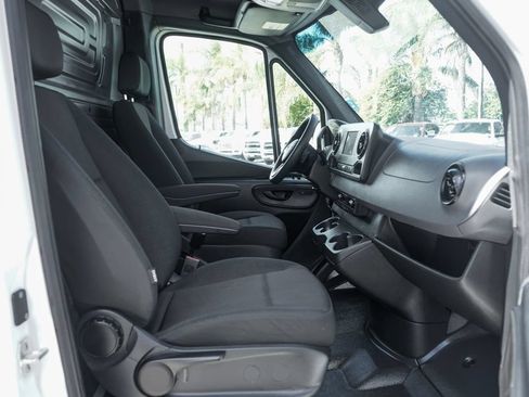 Used 2024 Mercedes-Benz Sprinter 2500 image 36