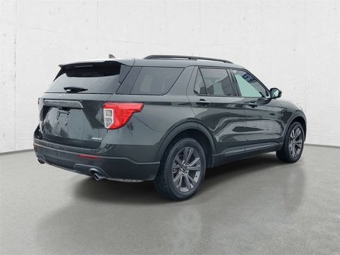 Used 2023 Ford Explorer XLT w/ Equipment Group 202A image 7