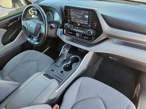 Used 2022 Toyota Highlander LE AWD/4WD image 26