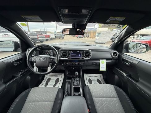 Used 2022 Toyota Tacoma TRD Sport w/ Technology Package AWD/4WD image 18