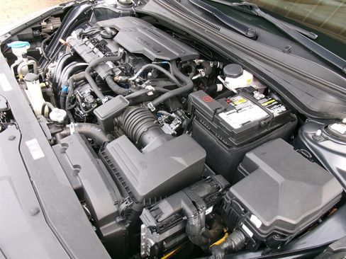 Used 2022 Hyundai Elantra Limited image 62