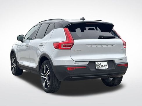 Used 2022 Volvo XC40 T4 R-Design w/ Protection Package Premier image 4