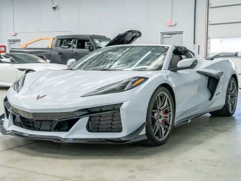 Used 2023 Chevrolet Corvette Z06 w/ Z07 Performance Package image 5