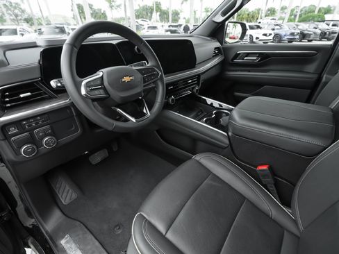 Used 2025 Chevrolet Suburban Premier image 6