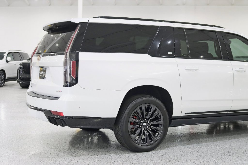 Used 2023 Cadillac Escalade ESV V w/ LPO, ONYX Package AWD/4WD image 10