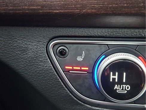 Used 2024 Audi Q5 e Premium Plus w/ Premium Plus Package image 28