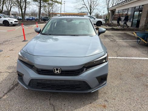 Used 2023 Honda Civic EX image 4