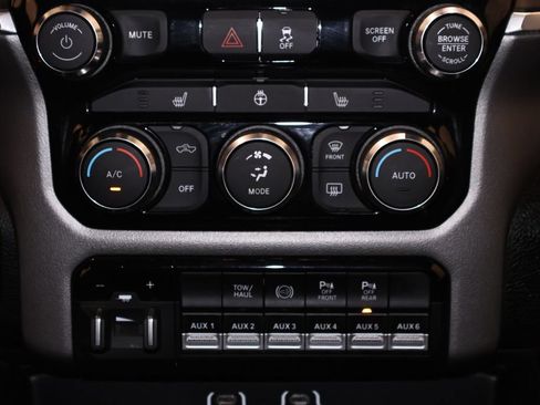 Used 2024 RAM 2500 Big Horn w/ Sport Appearance Package AWD/4WD image 31