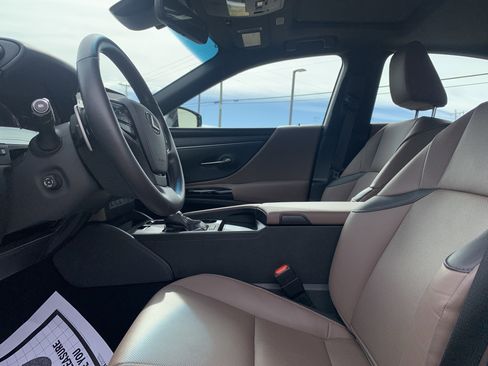 Certified 2025 Lexus ES 350 w/ Premium Package image 16