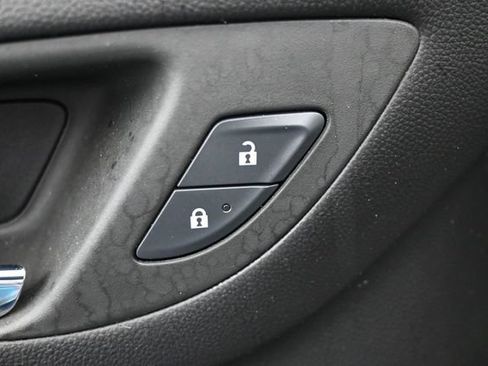 Used 2024 Chevrolet Equinox LT FWD image 15
