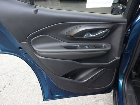 Used 2021 GMC Terrain SLT w/ LPO, Dark Accent Package image 31