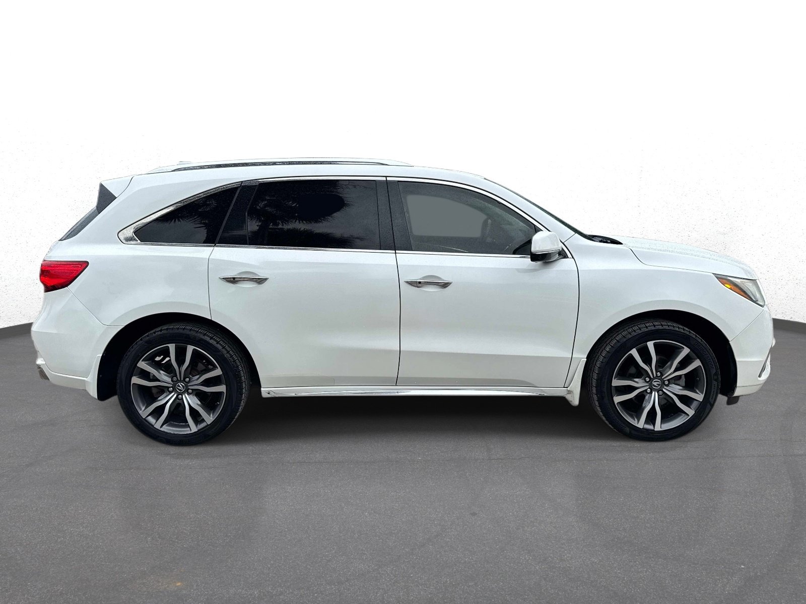 Used 2019 Acura MDX w/ Advance Package AWD/4WD image 2