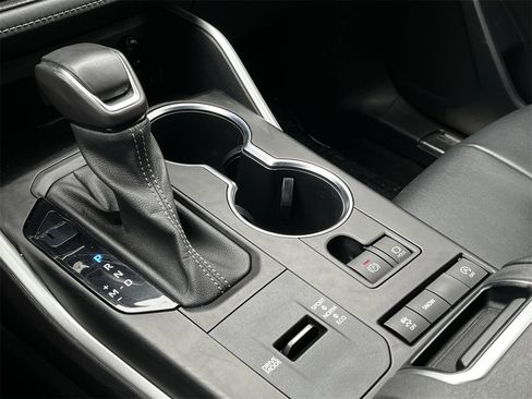 Used 2022 Toyota Highlander XSE image 17