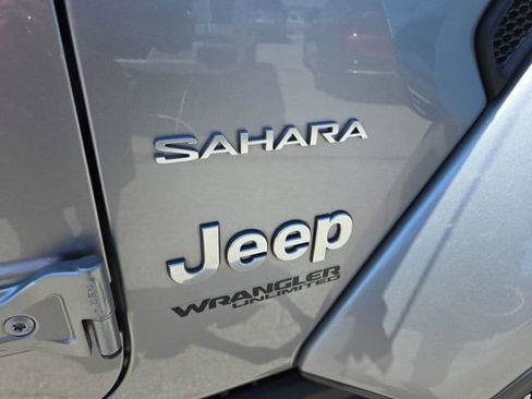 Used 2019 Jeep Wrangler Unlimited Sahara w/ Cold Weather Group AWD/4WD image 32