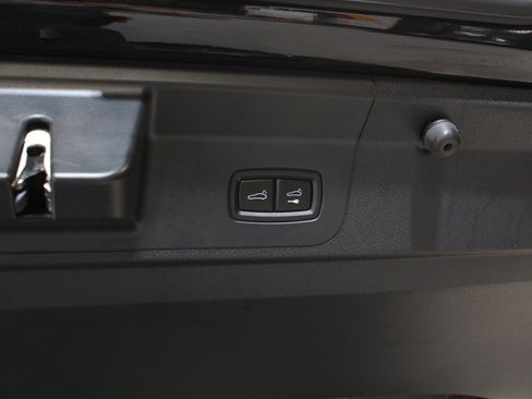 Used 2018 Porsche Panamera 4 AWD/4WD image 70