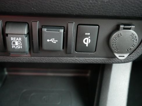 Used 2022 Toyota Tacoma TRD Off-Road image 29