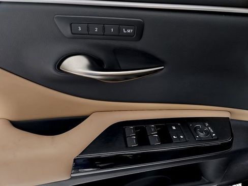 Used 2025 Lexus ES 350 w/ Premium Package FWD image 13