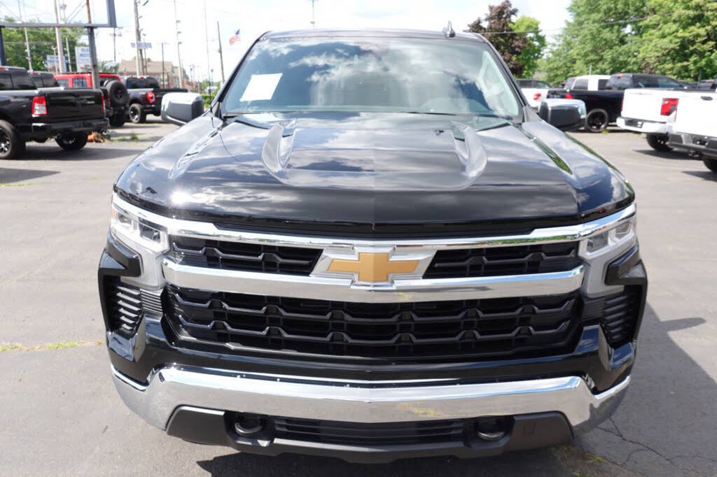 Used 2024 Chevrolet Silverado 1500 LT AWD/4WD image 7