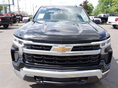 Used 2024 Chevrolet Silverado 1500 LT AWD/4WD image 7